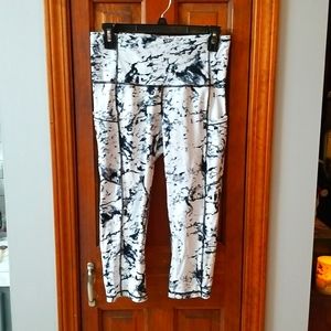 Women's black & white marble leggings size large